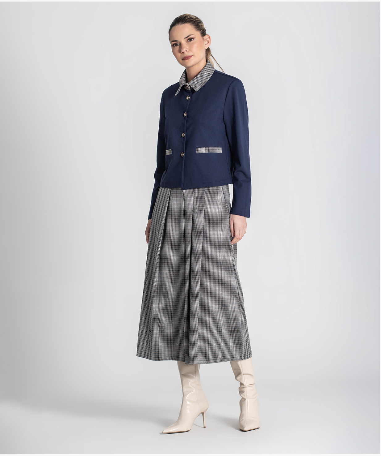 Short coat with pied-de-poule details