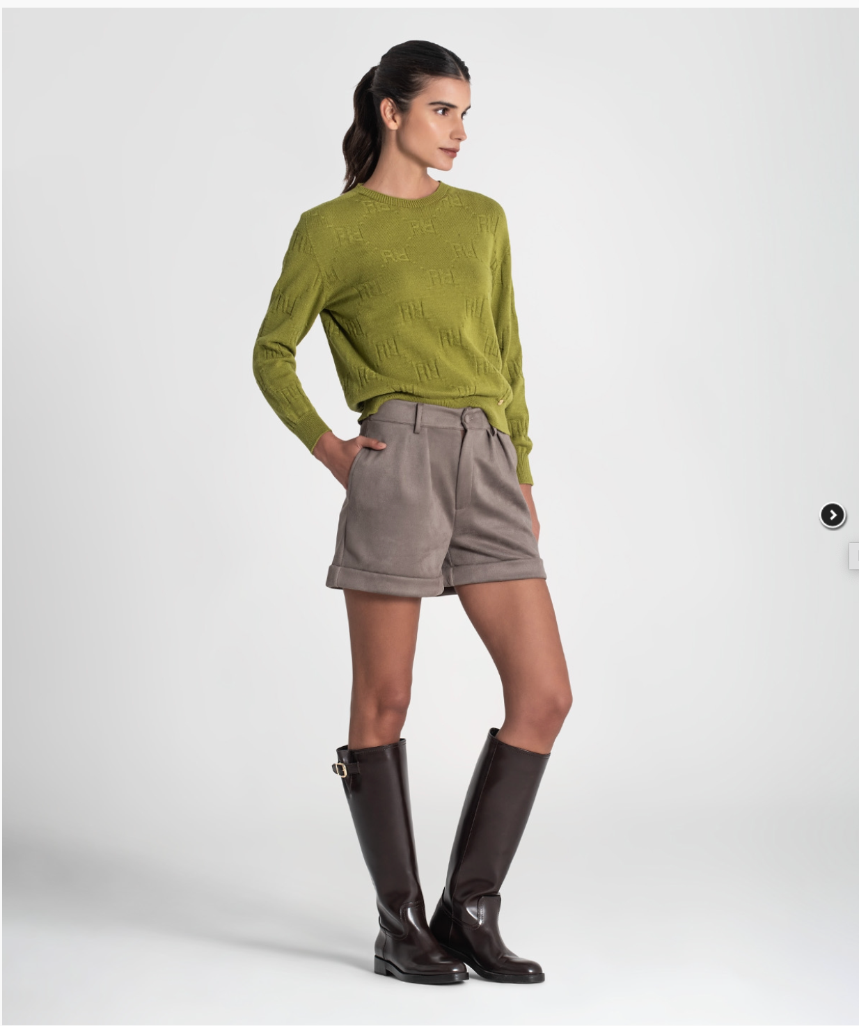 Sweater with embossed "rr" texture