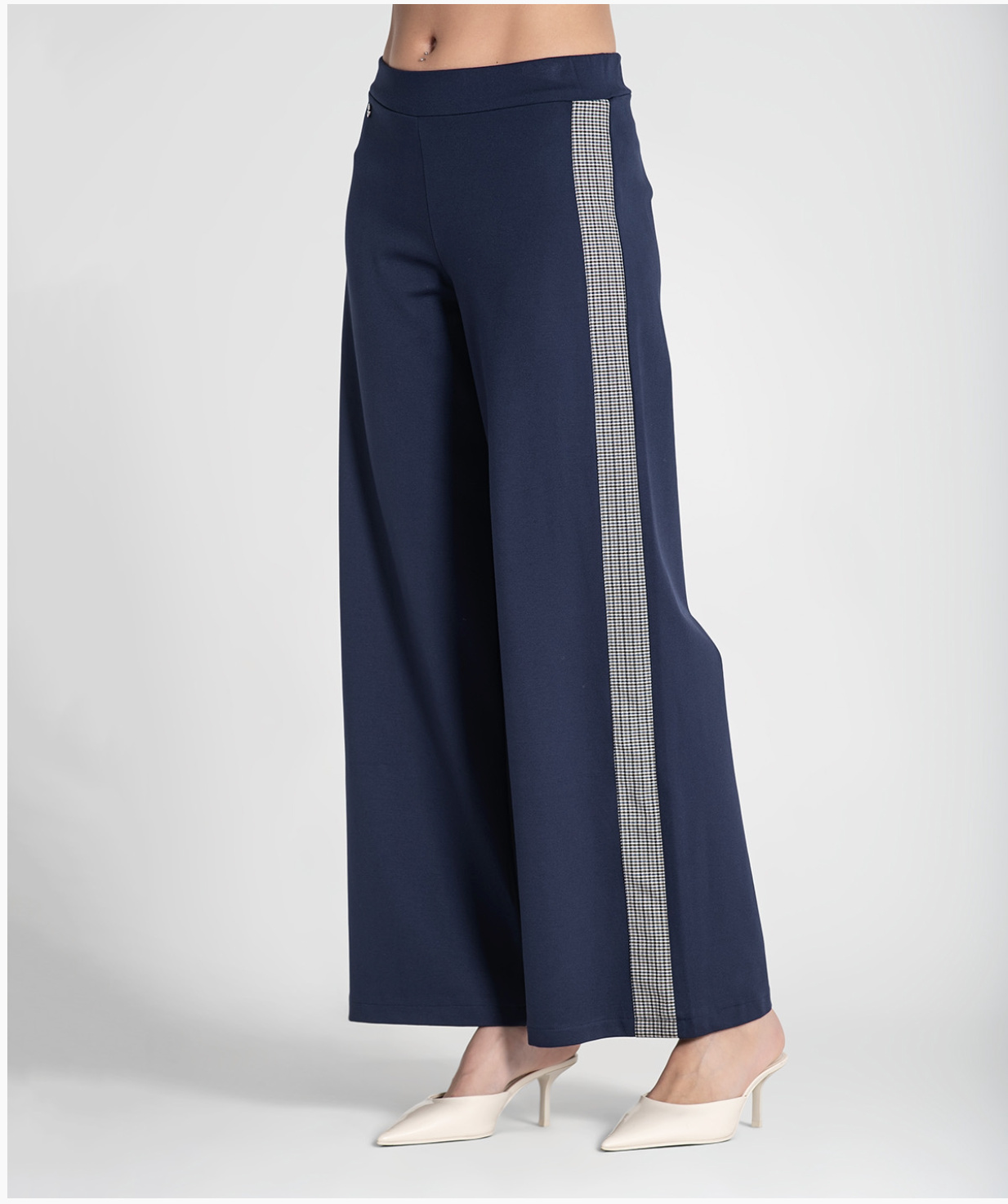 Pants with pied-de-poule