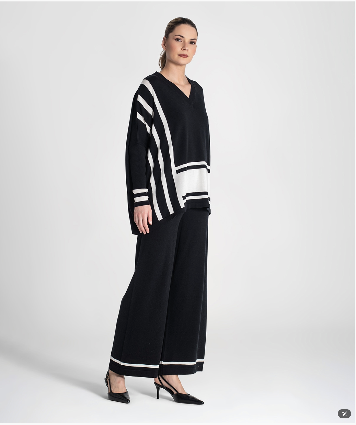 Basic pants with a striped bottom