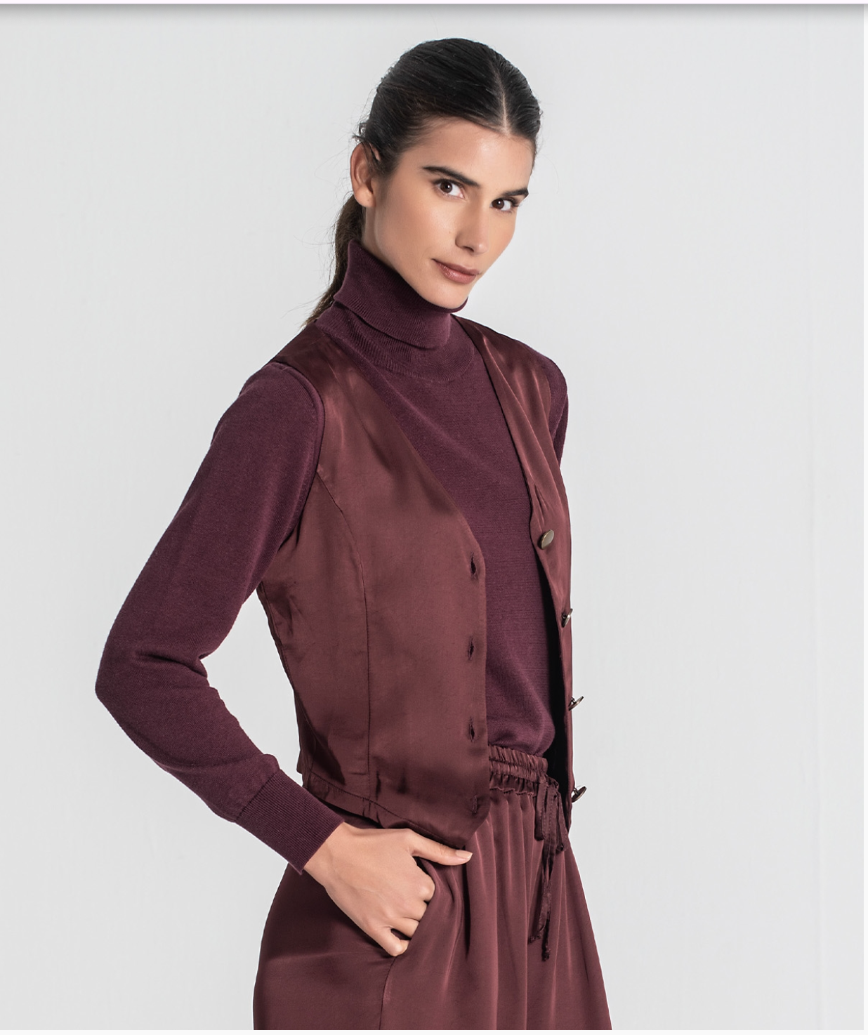 Short satin vest
